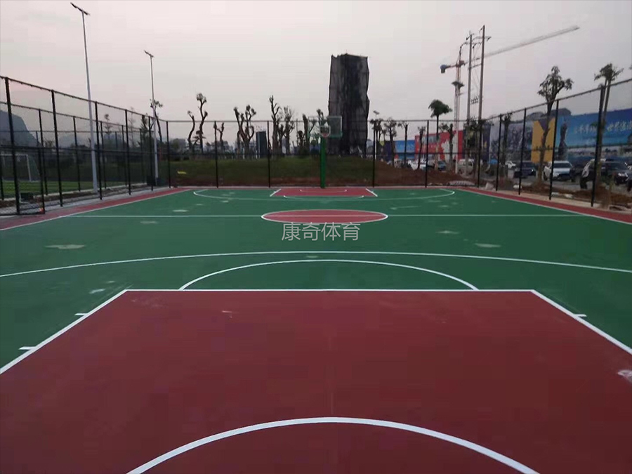 河池市都安創(chuàng)業(yè)大橋旁休閑公園 塑膠籃球場建造完工